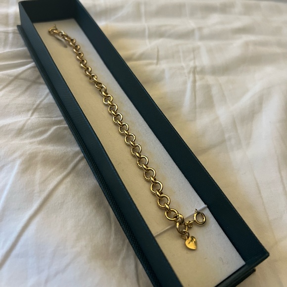 Jewelry - 18k Solid Gold chain bracelet with a heart charm.
